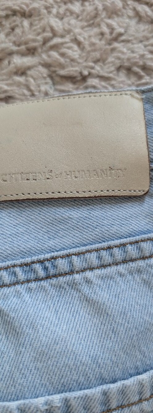 Citizens of Humanity Annina High-Rise Raw Hem Denim Shorts - Picture 8 of 14